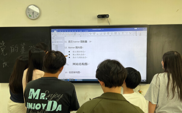 JUST DO IT团队照片