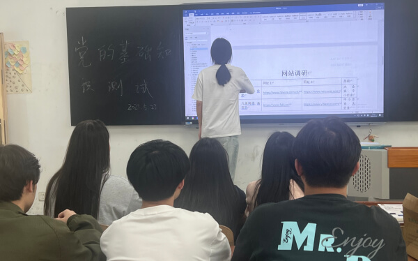 JUST DO IT团队照片