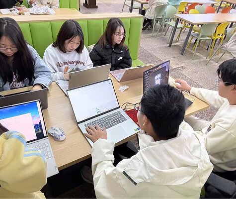 这是三分之一的团队网站的团队图片